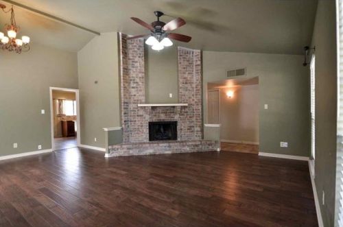3913 Commonwealth Dr, Lewisville TX  75028-1529 exterior