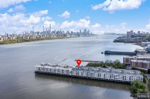 321 The Promenade, Edgewater NJ  07020-2115 exterior