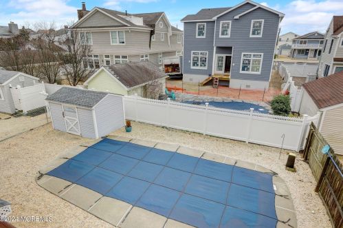 16 Pennsylvania Ave, Lavallette NJ 08735-2437 exterior