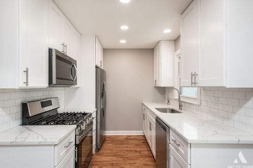 5801 Holmes Ave, Willowbrook IL  60514-1723 exterior