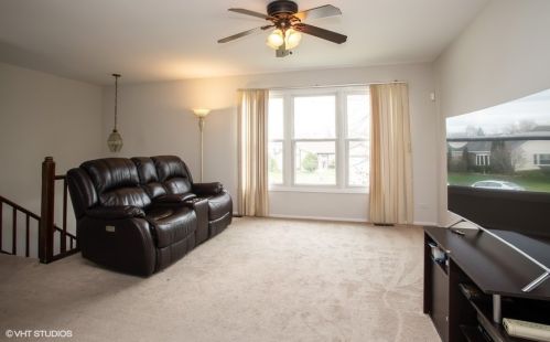 70 Hesterman Dr, Glendale Heights, IL 60139-1972