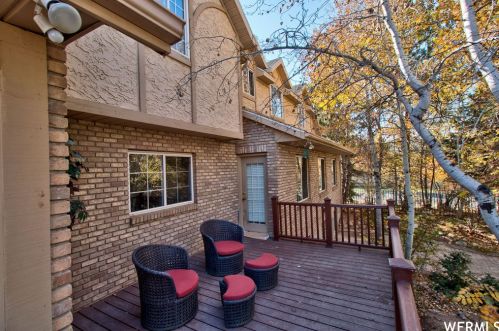 25 Snowstar Ln, Sandy UT 84092-4800 exterior