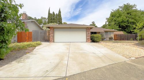 461 Klamath Dr, Vacaville, CA 95687-5818