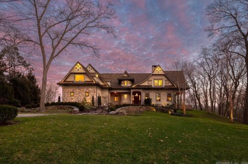 3 Skytop Dr, Norwalk, CT 06855-2221