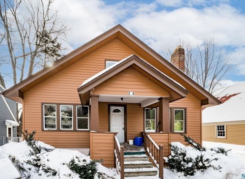 214 Arrowhead Rd, Duluth, MN 55803-2405