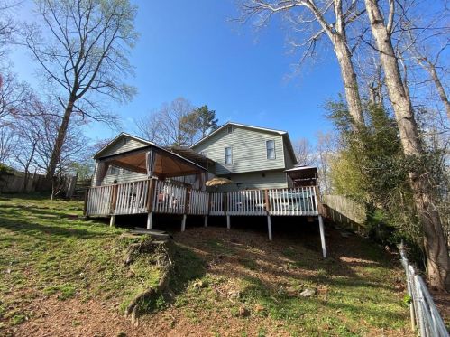 134 Little Brook Dr, Holly Springs, GA 30188-1940