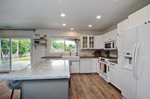 411 Richland Rd, San Marcos, CA 92069-3040