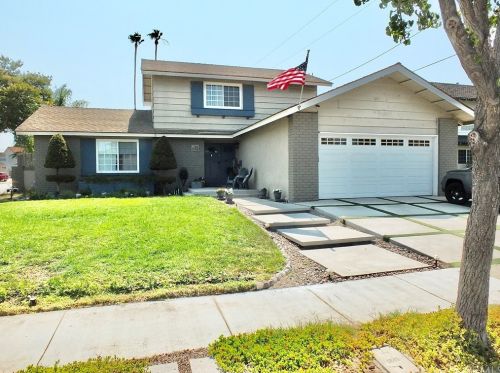 10562 Pamela St, Cypress, CA 90630-4938