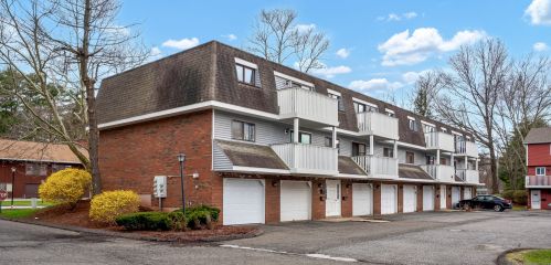 46 Churchill Dr, Hartford, CT 06111-4001