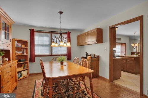 202 Suncrest Rd, Lancaster PA  17601-4835 exterior