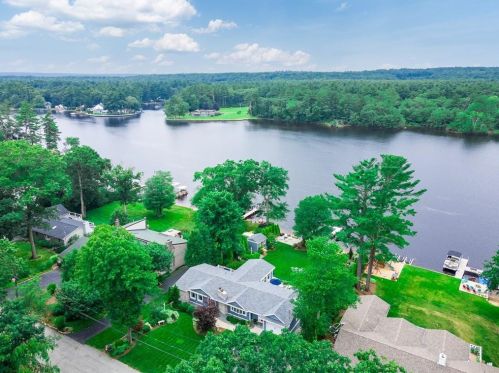 37 Sharon Dr, Coventry, RI 02816-6428
