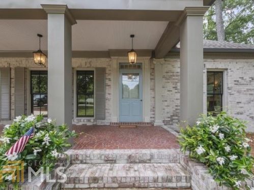 607 Dixon Dr, Gainesville, GA 30501-2909