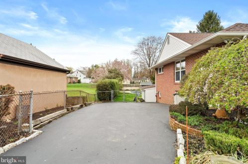 121 Soden Dr, Trenton, NJ 08620-2939