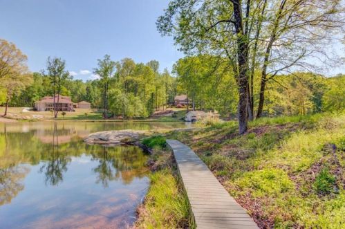 1126 Shoreline Dr, Jefferson GA  30549-2142 exterior