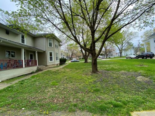 221 Van Buren St, Batavia, IL 60510-2395