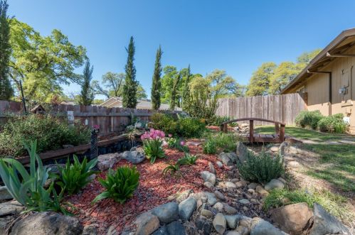 236 Centaur Dr, Diamond Springs, CA 95619-9374