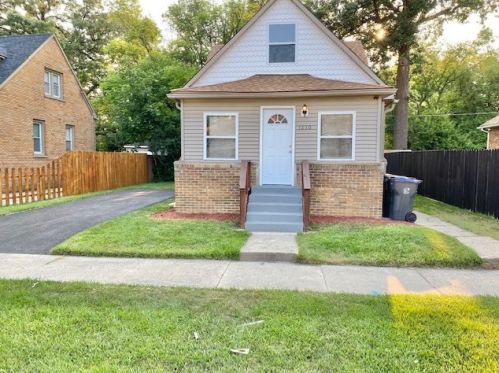 1330 Greenfield Ave, Waukegan, IL 60085-7813