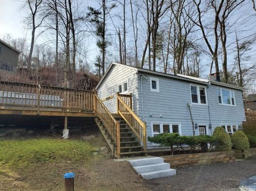 24 Mohawk Trl, Sandy Hook CT  06482-1438 exterior