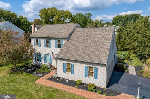 1827 Krystle Dr, Lancaster, PA 17602-4145