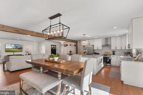 2146 Stonecrest Dr, Lancaster PA  17601-5437 exterior