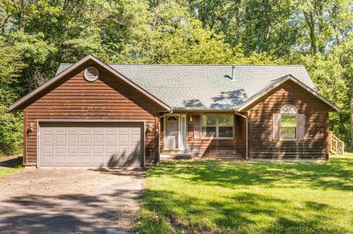 911 Missouri Dr, Nelson, IL 61021-8963
