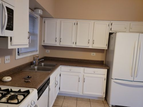 1390 Alpine Ct, Hanover Park, IL 60133-5299