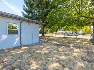 1231 117th Ave, Portland, OR 97216-3805