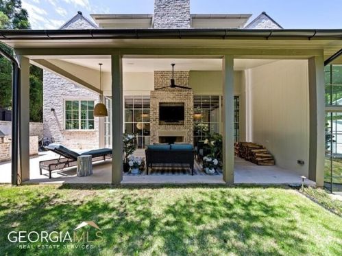 2303 Havenridge Dr, Atlanta GA  30305-4014 exterior