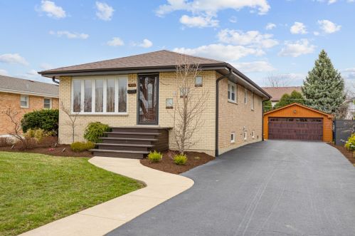 423 Sunnyside Ave, Itasca, IL 60143-2240