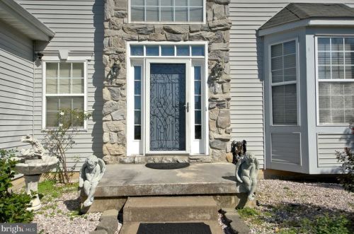18 Holland Ter, Trenton, NJ 08610-2047