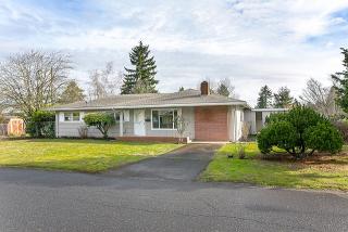 11711 Russell St, Portland, OR 97220-1752