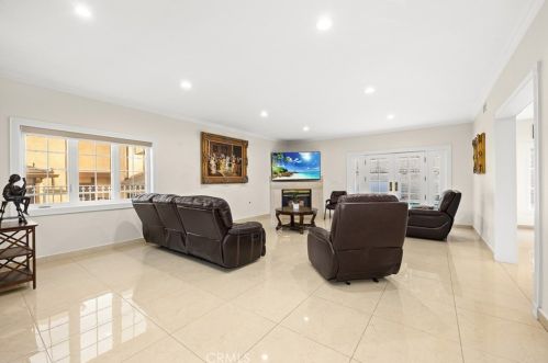 1468 Hillside Dr, Glendale CA  91208-2417 exterior