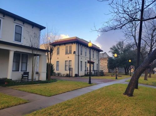 514 University Ave, Georgetown, TX 78626-6800