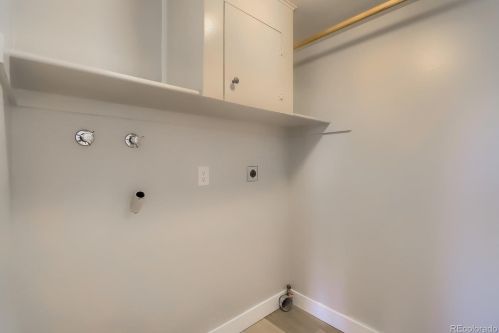 8168 Hinsdale Dr, Englewood CO 80112-1910 exterior