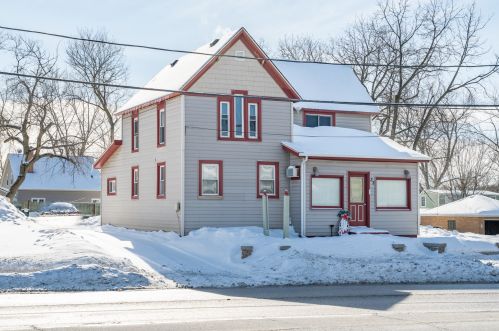 33 Main St, Trout Valley, IL 60013-2201