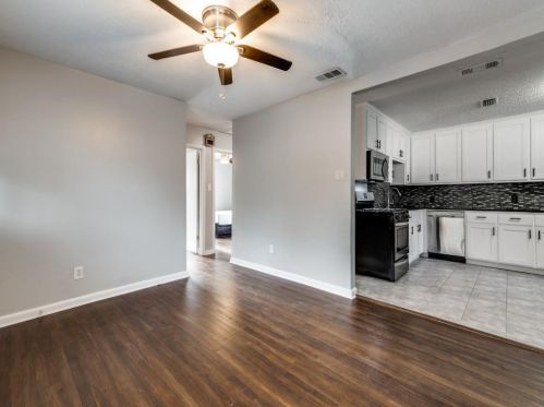 5520 Rickenbacker Pl, Fort Worth, TX 76112-7640