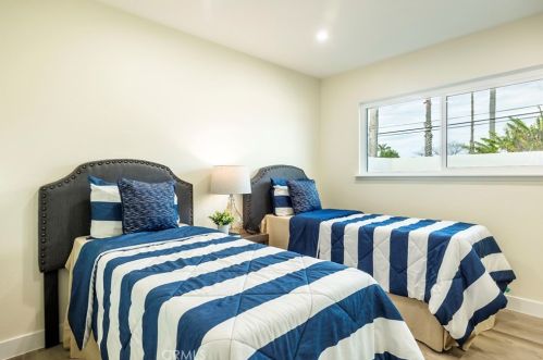 8212 Munster Dr, Huntington Beach CA  92646-5025 exterior