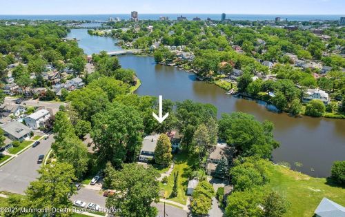 1302 Edgewood Ave, Tinton Falls, NJ 07712-4806