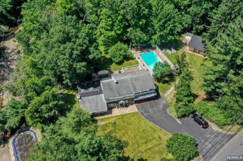 86 Old Stone Church Rd, Upper Saddle River, NJ 07458-1230