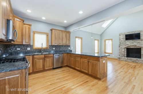 10225 151st St, Orland Park, IL 60462-3059