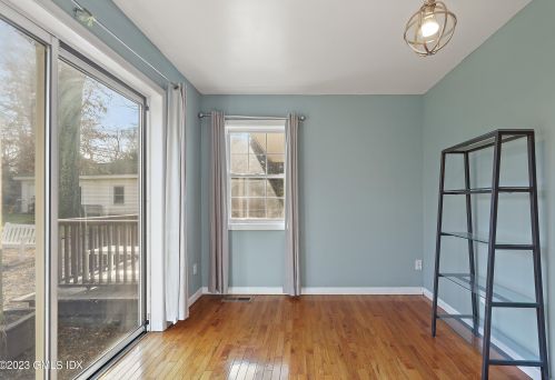 17 Circle Dr, Greenwich CT  06830-6737 exterior