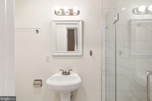 546 Manton St, Philadelphia PA 19147-5118 exterior