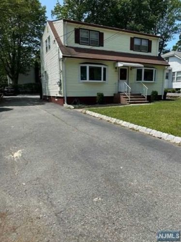 1076 Lafayette Ave Ext, Paterson NJ  07506-2243 exterior