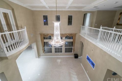 7300 Chateau Rdg Ln, Riverside CA  92506-7542 exterior