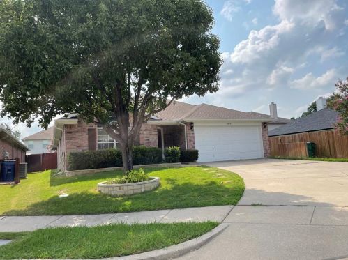 6800 Meadow Oak Ct, Fort Worth TX  76137-4740 exterior