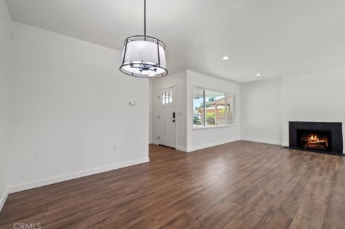 11609 Atkinson Ave, Hawthorne CA  90250-1827 exterior