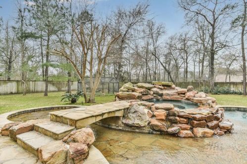 2 Sagestone, Conroe TX  77304-6711 exterior