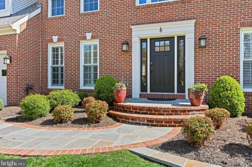694 Old Hunt Way, Herndon, VA 20170-3100