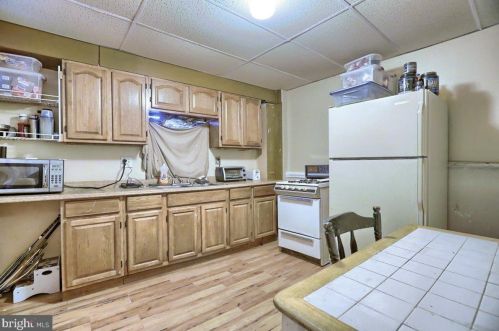 1345 Howard St, Harrisburg, PA 17104-1157
