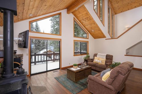 14165 Copenhagen Dr, Truckee CA  96161-6634 exterior